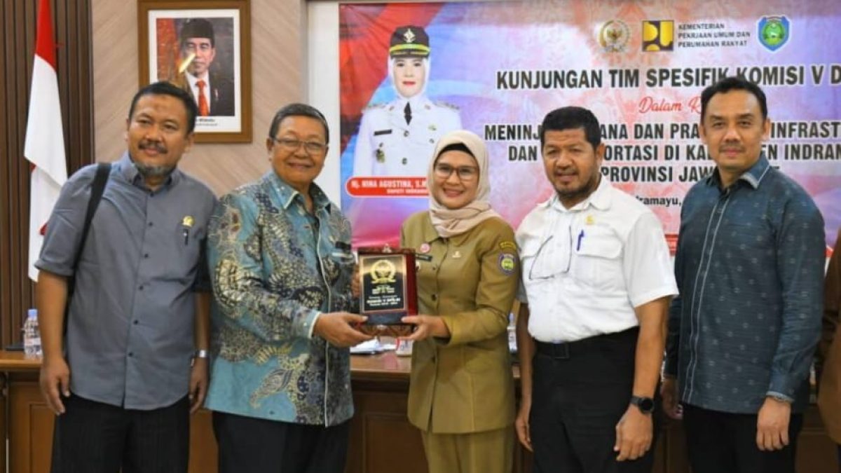 Bupati Nina Agustina Dampingi Anggota Komisi V DPR RI