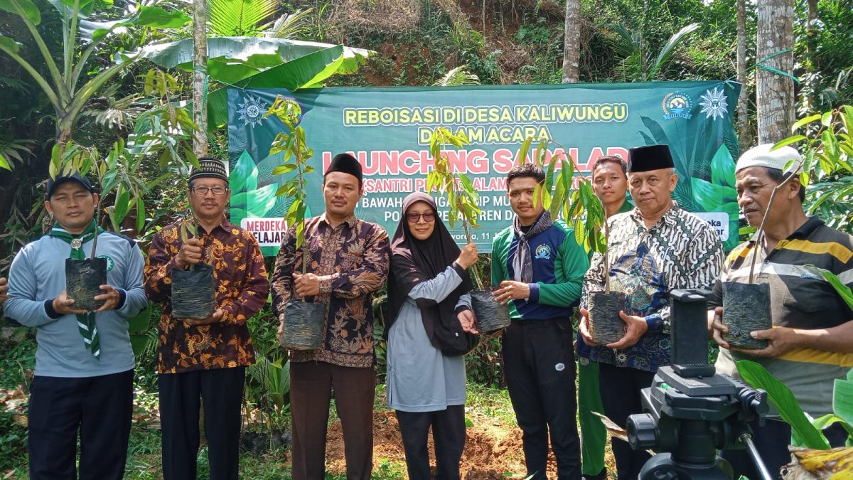 Ponpes Darul Arqom Dorong Santri Peduli terhadap Lingkungan