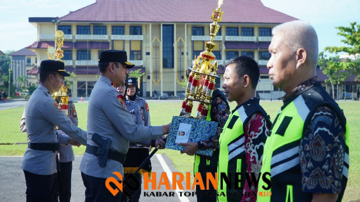 Kapolda Kalbar Gelar Apel Besar Satkamling dan Penyerahan Piala