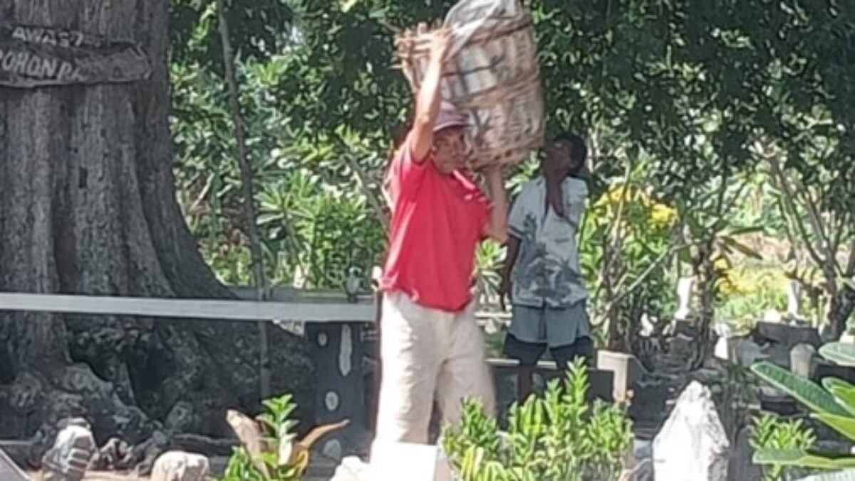 Kopi Akhirat Desa Bulutengger Gelar Jumat Bersih Ternyata Ini Tujuannya