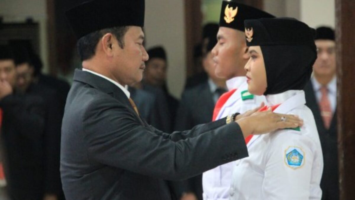 Dandim 0812 Lamongan Hadiri Pengukuhan Paskibra di Pendopo Lokatantra Kabupaten Lamongan