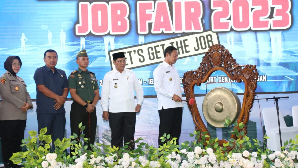 Dandim 0812/Lamongan Hadiri Pembukaan Lamongan Job Fair Tahun 2023 Serta Launching Aplikasi Pelayanan Informasi Ketenagakerjaan Terpadu