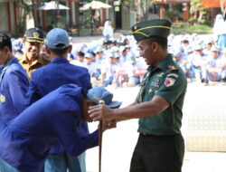 Motivasi Serta Semangat  Bagi Generasi Muda Ini Yang Diberikan Dandim 0812/Lamongan Dalam Senin Berkibar
