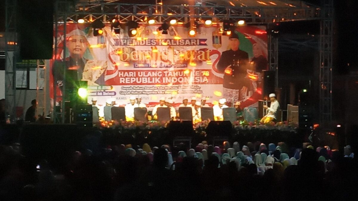Malam Penutupan HUT RI 78 Desa Kalisari Kecamatan Baureno Dimeriahkan Dengan Sholawat