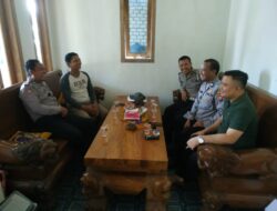 Giat Jumat Curhat Kapolsek Babat Kompol Ali Khanta SH Bersama Anggota di Desa Kuripan