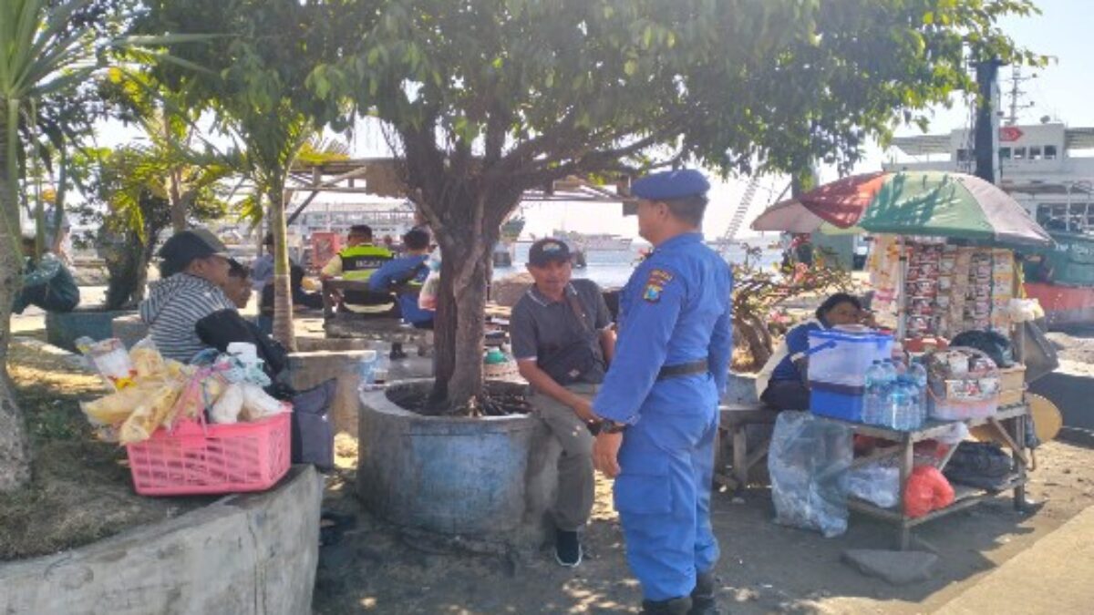 Sat Polairud Polresta Banyuwangi Laksanakan Giat Patroli Harkamtibmas Kawasan Dermaga Pelabuhan LCM Ketapang