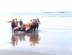 Personel Gabungan Lakukan SAR 3 Korban Laka Laut Perairan Pelawangan Grajagan Banyuwangi Belum Diketemukan