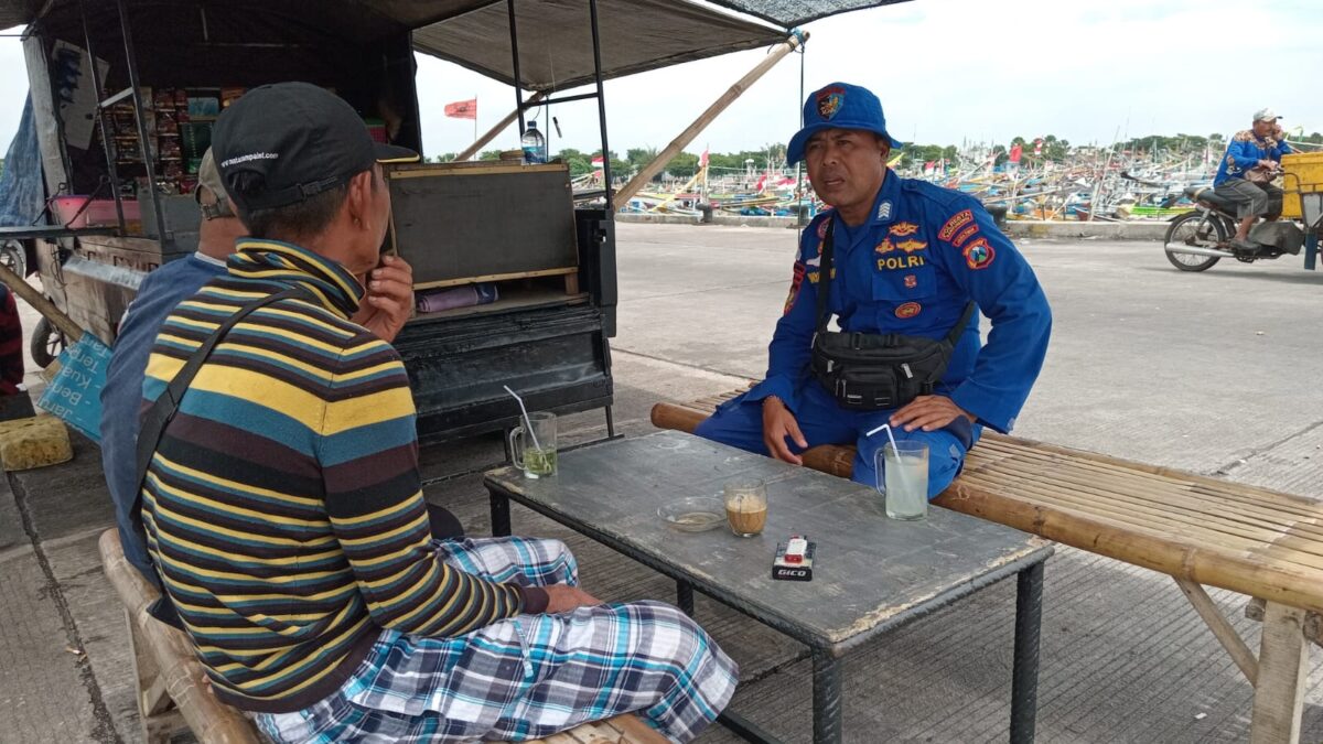 Bripka I Wayan Wedhana Giat Patroli Dan Menghimbau Kepada Nelayan Harus Selalu Memakai Alat Keselamatan Di Saat Melaut