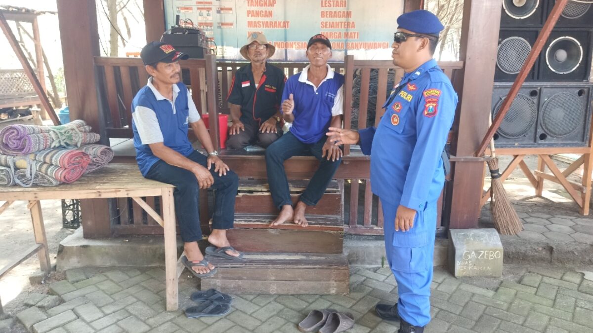 Sosialisasi Cuaca Extrem Satpolairud Resta Banyuwangi Laksanakan Binmas Kepada Wisawatan Pantai Cemara