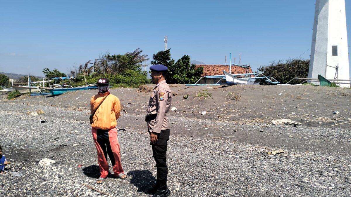 Bripka Ach. Rodif Giat Patroli Dan Memberikan Edukasi Kepada Masyarakat Nelayan Pesisir