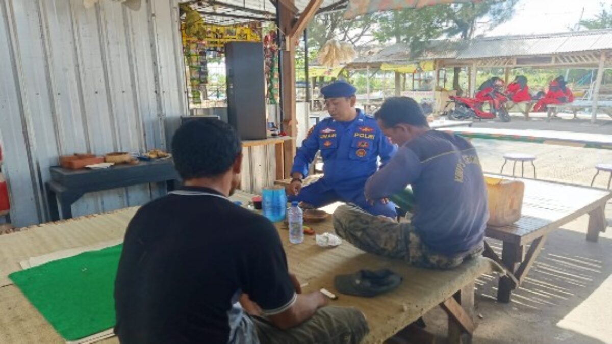 Aipda Haerul Umam Berikan Sosialisasi Kepada Nelayan Akan Pentingnya Alat Keselamatan Berlayar