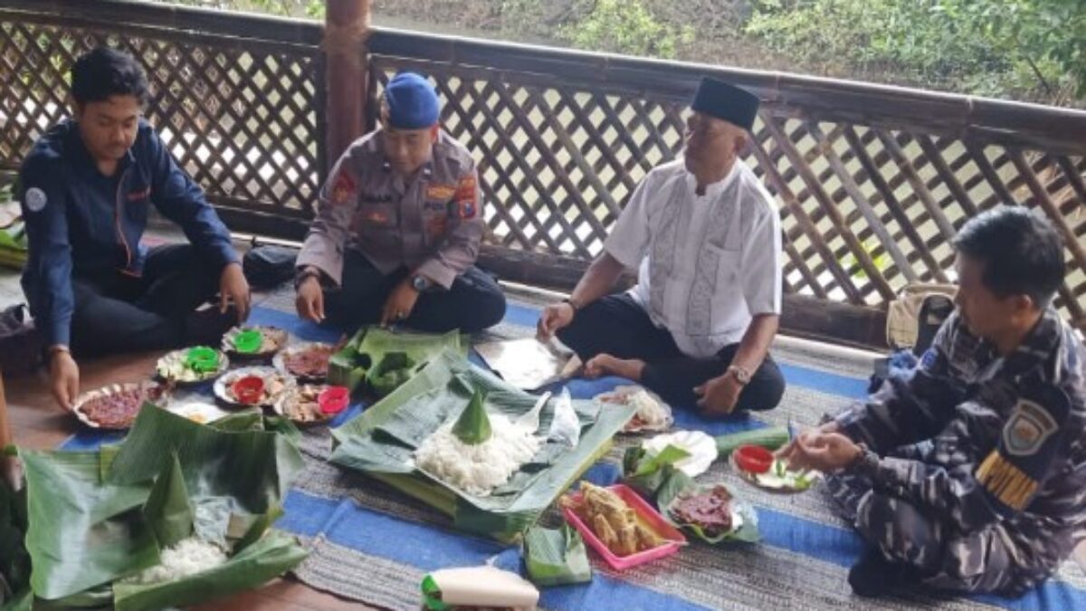 Pengamanan Serta Pemantauan Upacara Puncak Petik Laut Kawasan Pesisir Pantai Cemara