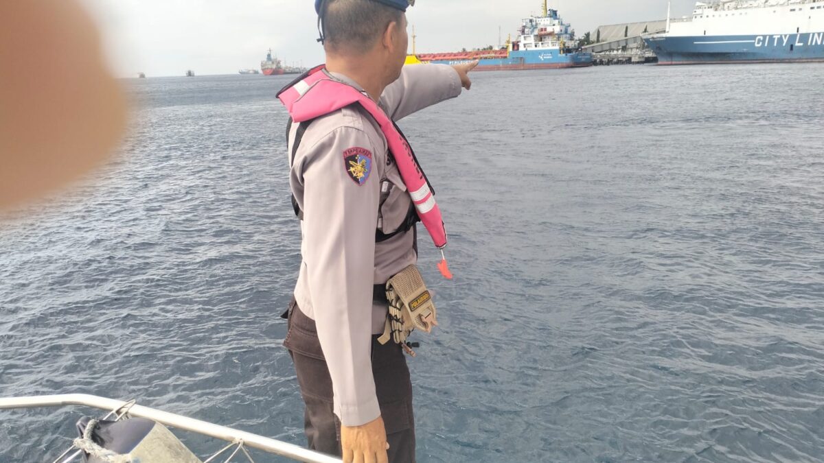 Satpolairud Laksanakan Giat Patroli Perairan Serta Pengawasan Obvitnas Diperairan Selat Bali