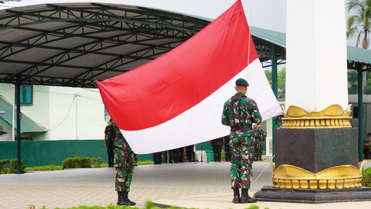 Pangdivif 2 Kostrad Pimpin Upacara Bendera 17-an