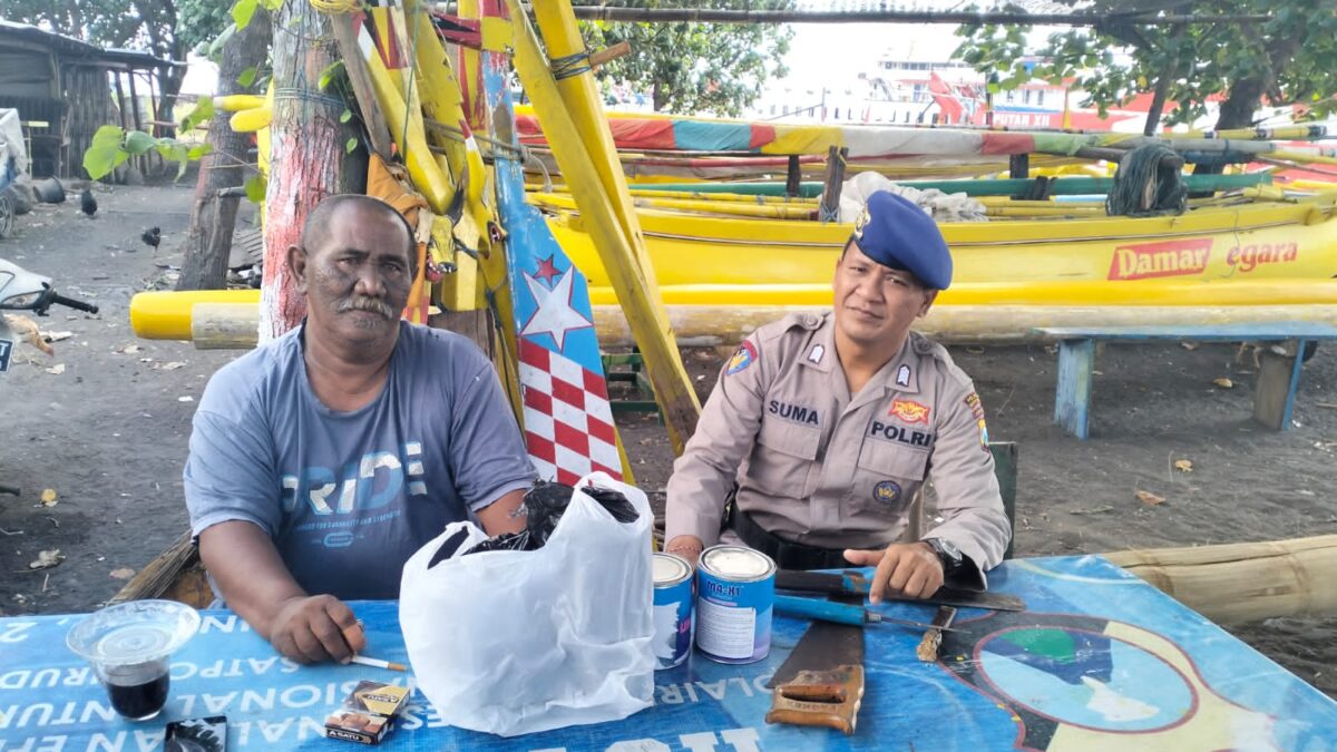 Personel Satpolairud Resta Banyuwangi Melakukan Giat Patroli Dialogis Pesisir Pantai Bulusan