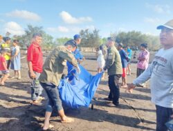 Satpolairud Polresta Banyuwangi Bersama RAPI Banyuwangi Mengevakuasi Jenazah Yang Terdampar Di Pesisir Pantai Sobo