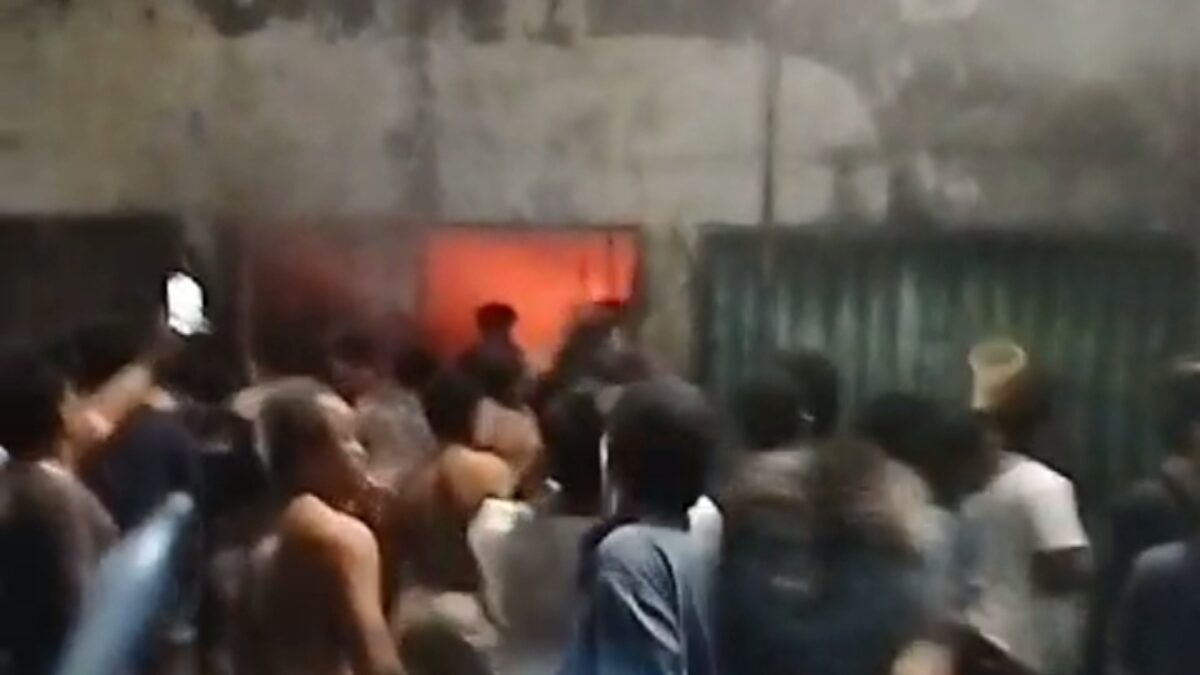 Gudang Kimia Jalan Rawa Bebek Diamuk si Jago Merah 