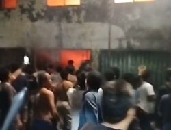 Gudang Kimia Jalan Rawa Bebek Diamuk si Jago Merah 