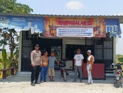 Cegah Kebakaran Bhabinkamtibmas Desa Porodeso Bripka Dimas Dwi Kuncoro Pasang Banner Himbauan