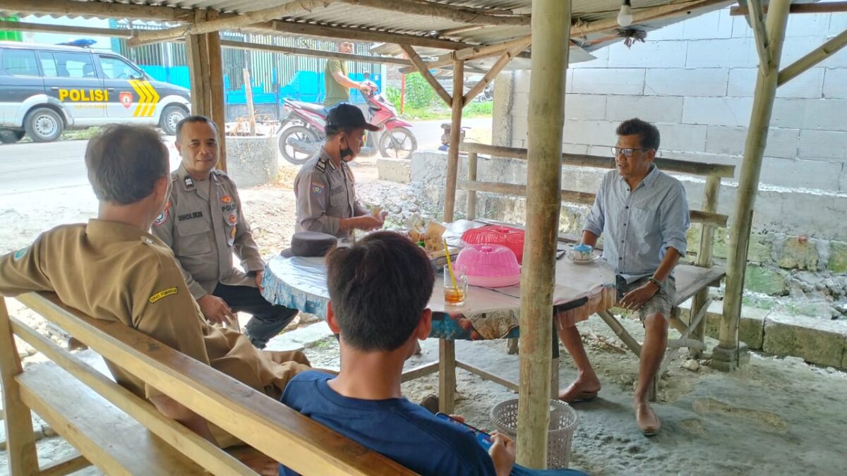 Gelar Jumat Curhat Presisi Polsek Babat AKP Sampon SH Bersama Anggota Serta Warga Di Warkop Desa Puncakwangi Kecamatan Babat