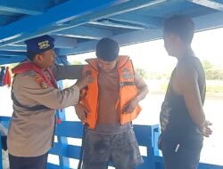 Ciptakan Kawasan Yang Aman Aipda Haerul Umam Berikan Ini Kepada Nahkoda