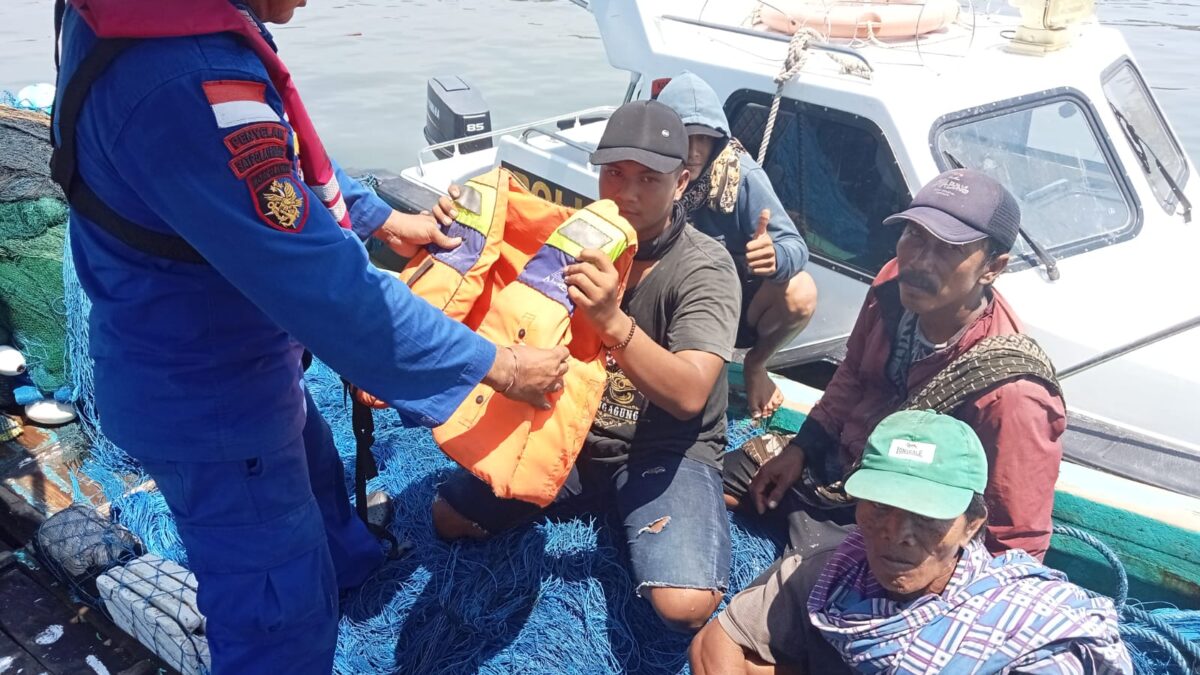 Laksanakan Binluh Alat Keselamatan Berlayar Ini Cara Bripka Wayan Menyampaikan Pesan Kepada Nelayan