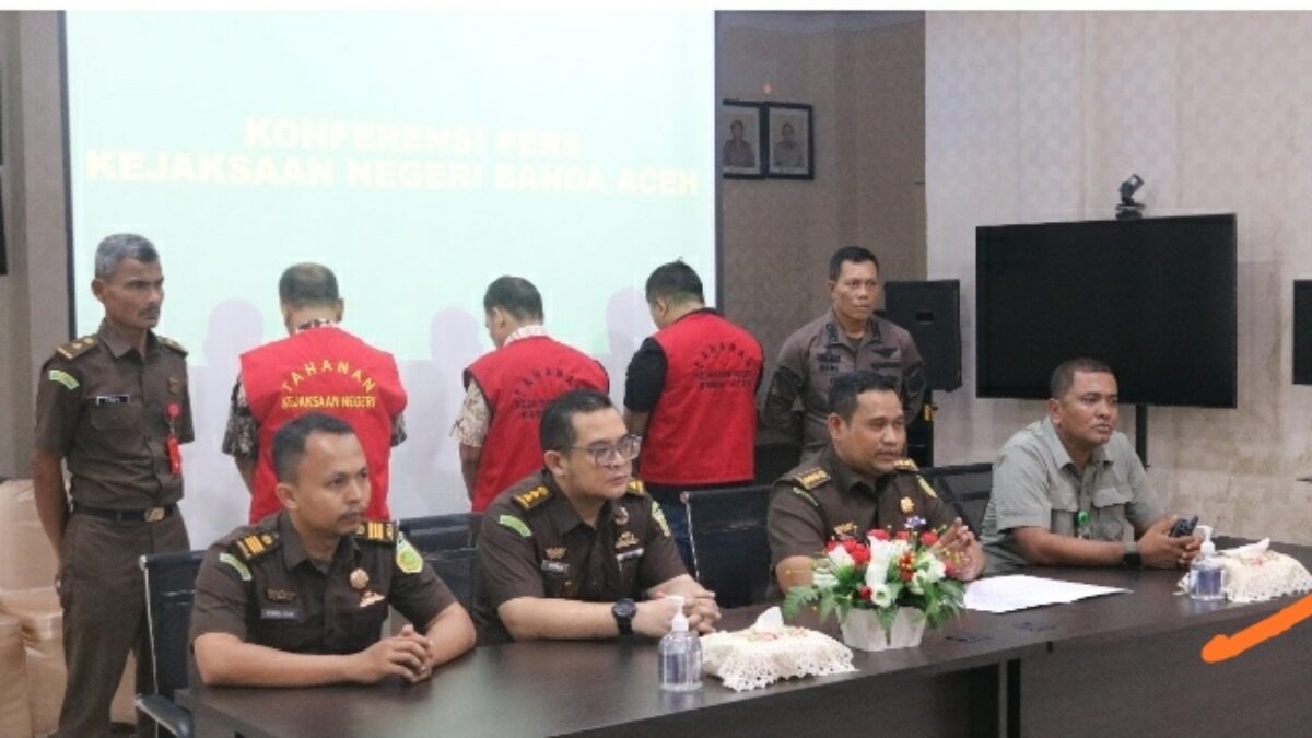 Tiga Tersangka Dugaan Korupsi Pengadaan Buku Adat Istiadat Aceh Serta Mobiler Majelis Adat Aceh Tahun 2022-2023