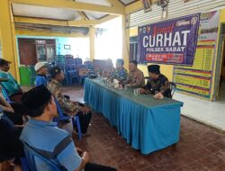 Kapolsek Babat AKP Sampun SH Bersama Anggotanya Giat Jumat Curhat di Desa Keyongan Kecamatan Babat