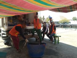 Antisipasi Antrian Serta Keributan Bripka Waluyo Berikan Ini Kepada Buruh Angkut Pelabuhan