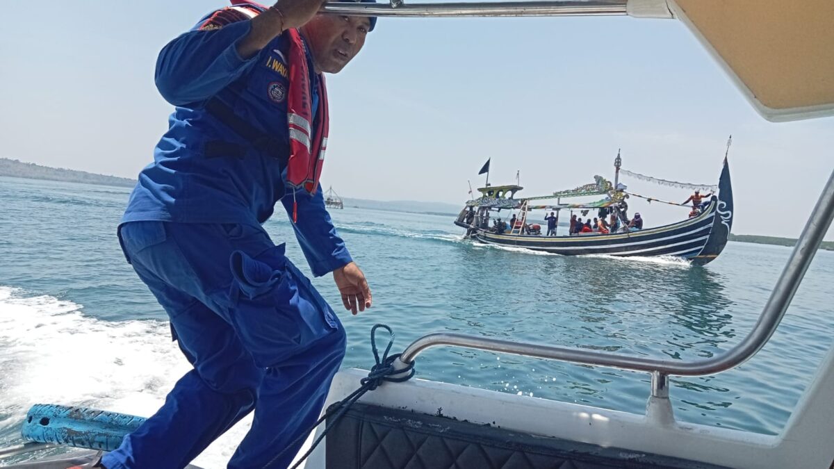 Laksanakan Patroli Rutin Ini Pesan Bripka Wayan Kepada Nelayan Perairan Muncar