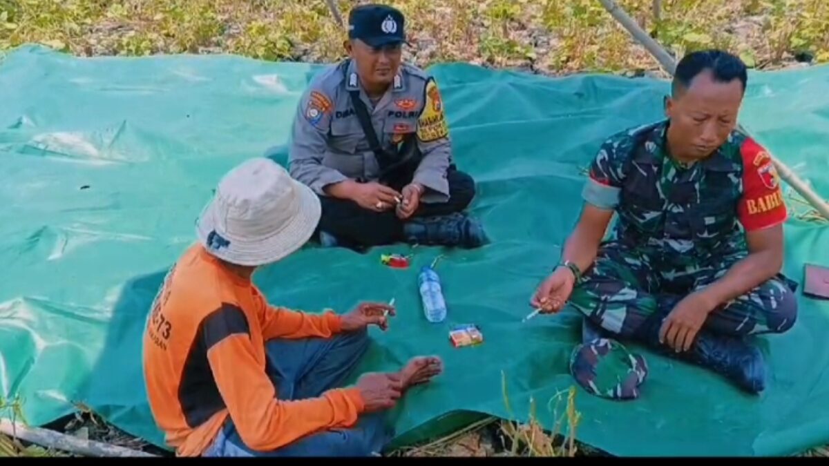 Bhabinkamtibmas Bripka Dimas Dwi Kuncoro Bersama Babinsa Desa Porodeso Jalin Sinergitas Dengan Warga Binaan