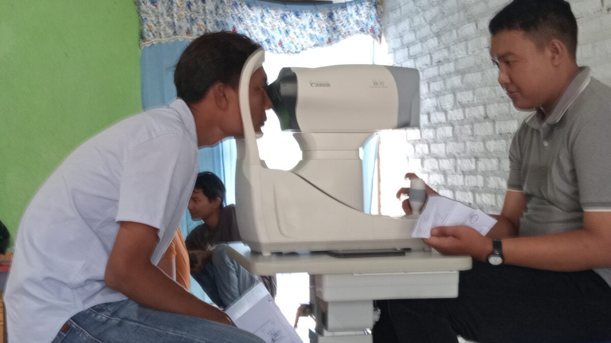 Yayasan As Syuro Lamongan Gelar Periksa Mata Gratis