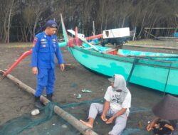Berikan Sosialisasi Cuaca Extrem Ini Pesan Bripka Romi Terhadap Nelayan Jaring