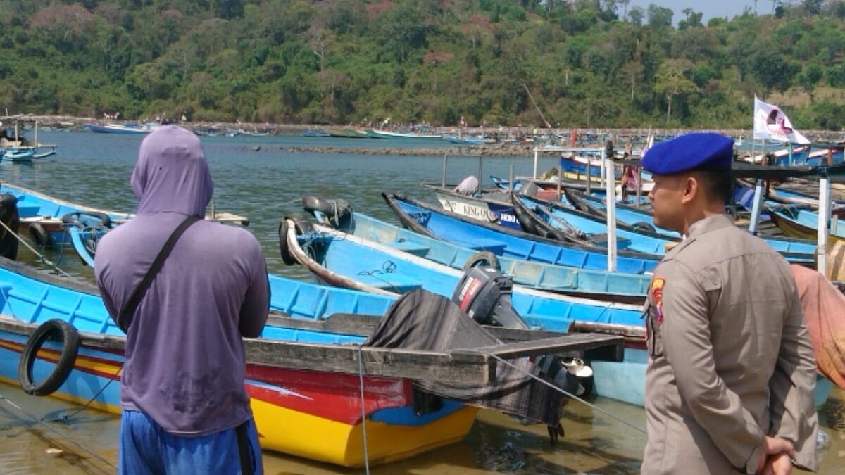 Personel Satpolairud Laksanakan Giat Patroli Serta Sambang Langsung Kepada Nelayan Pesisir Pancer