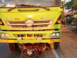 Gegara Truk Alami Pecah Ban Tabrak Pemotor Asal Tuban Di Jalan Poros Babat-Lamongan