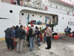 Lakukan Patroli Bersama Ini Yang Diberikan Aiptu Gede Terhadap Penumpang Kapal Perintis