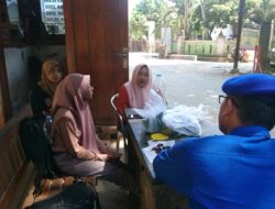 Berikan Binmasair Ini Yang Dilakukan Aipda Adi Kepada Pengelola Wisata Serta Pokdarwis Pantai Pulau Merah