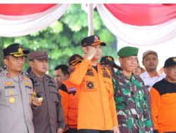 Gelar Apel Pasukan Serta Peralatan Dalam Rangka Menghadapi Bencana Hidrometeorologi di Alun-Alun Tuban