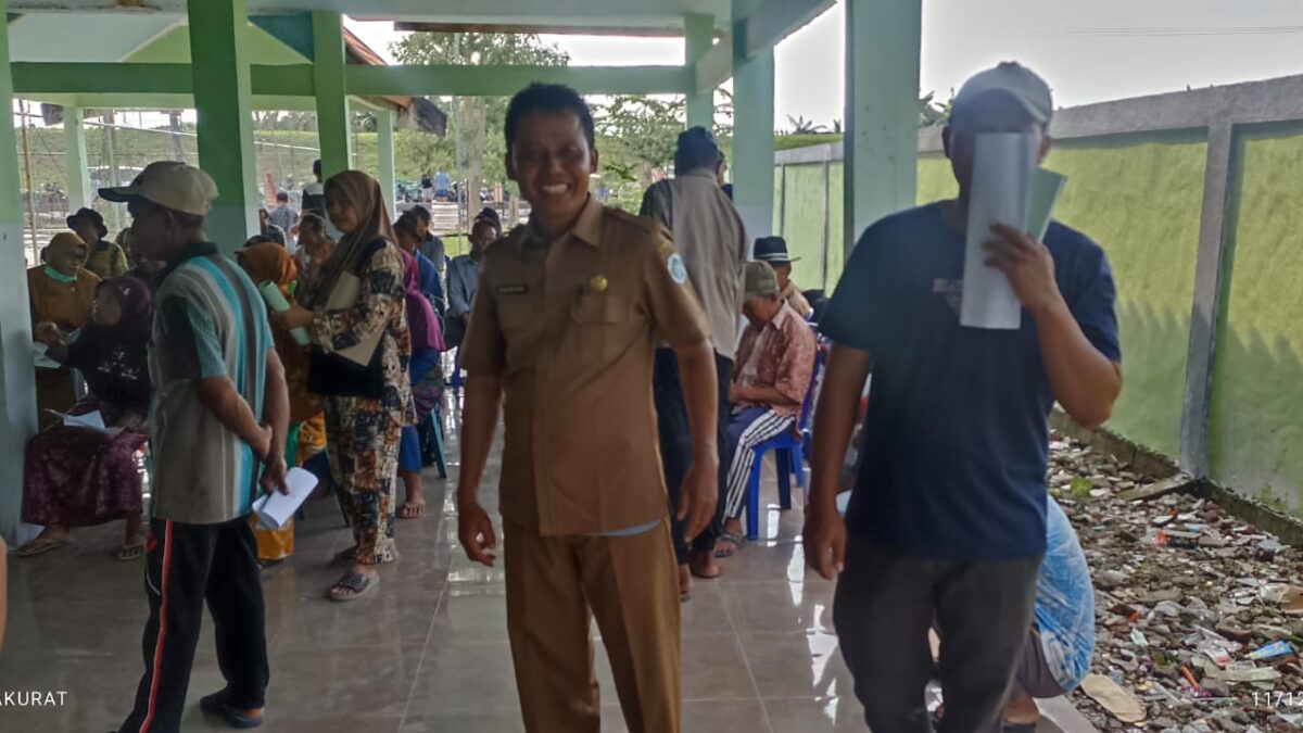 Masyarakat Desa Titik Kecamatan Sekaran Antusias Hadiri Pembagian Sertifikat Program PTSL