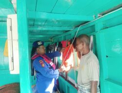 Personel Resta Banyuwangi Lakukan Pengawasan Rutin Ini Pesan Aipda Haerul Umam Kepada Nahkoda KM MJW