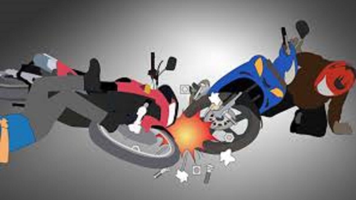 Adu Banteng Pengendara Motor di Jalan Raya Lamongan-Mojokerto Satu Orang Tewas