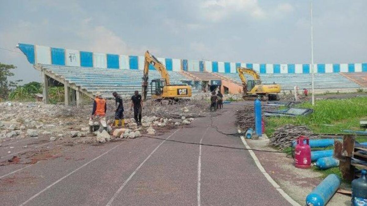 Pembongkaran Stadion Surajaya Lamongan Target Tuntas Tiga Minggu