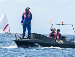 Satpolairurd Polresta Banyuwangi Lakukan Pengamanan Lomba Perahu Layar Dalam Rangka HUT Armada TNI AL 2023