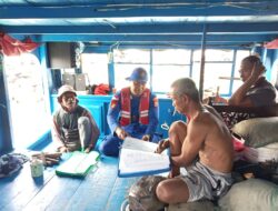 Lakukan Pemeriksaan Dokumen Kapal Ini Yang Disampaikan Bripka Wayan Kepada ABK Kapal Sekoci