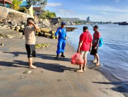 Jaga Keamanan Pesisir Pantai Ini Pesan Yang Disampaikan Aiptu Gede Kepada Pengguna Jasa Perahu Ojekan