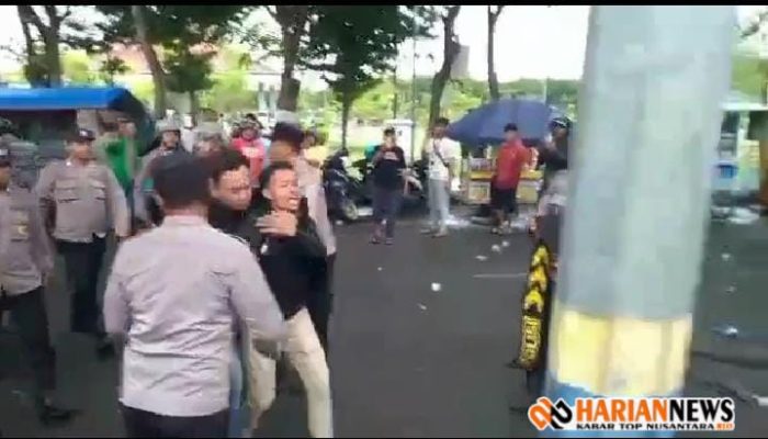 Di Anggap Provokator Saat Demo, Oknum Polisi Sikat Mahasiswa Hingga Memar