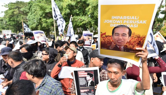 Inilah Beberapa Tuntutan Masa Demo yang Mendesak Polri Usut Tuntas Dugaan Korupsi Mantan Presiden Jokowi