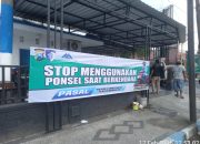 Dukung Operasi Keselamatan Semeru 2025, Satlantas Polres Sampang Gelar Pemasangan Banner Himbauan Tertib Berlalu lintas