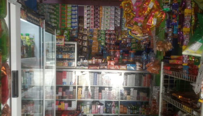 Eksis Dan Bertahan Dalam Gempuran E-Commerce, Warung Madura Tetap Memiliki Gaya dan Konsep Yang Menarik.