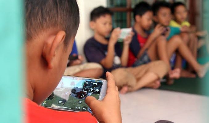 Hati-Hati! Penggunaan Tablet Berlebihan Bisa Ganggu Kemampuan Anak Mengelola Emosi